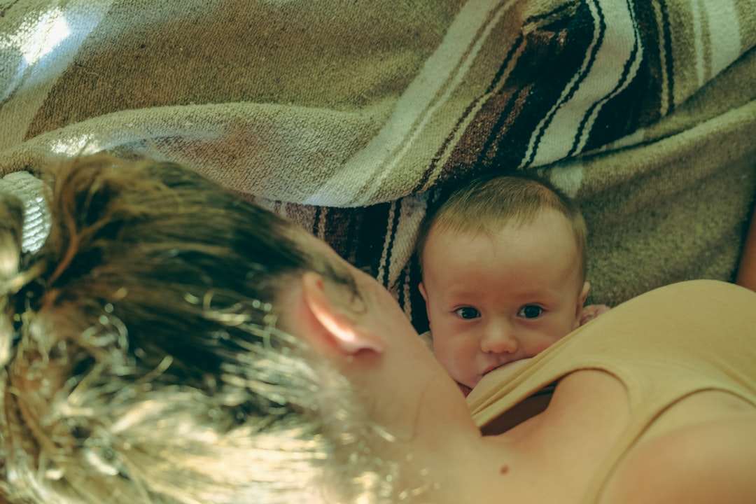 découvrez les bienfaits de l'allaitement pour la santé de votre bébé et de votre corps. apprenez des conseils pratiques, des techniques d'allaitement et des informations essentielles pour vivre une expérience d'allaitement enrichissante.
