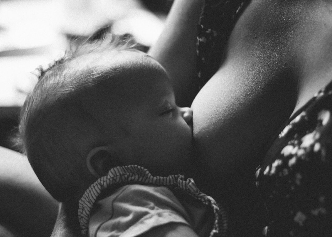 découvrez tout ce que vous devez savoir sur l'allaitement : ses bienfaits pour la mère et l'enfant, des conseils pratiques, des techniques d'allaitement et des réponses à vos questions fréquentes. informez-vous pour vivre une expérience enrichissante et sereine.